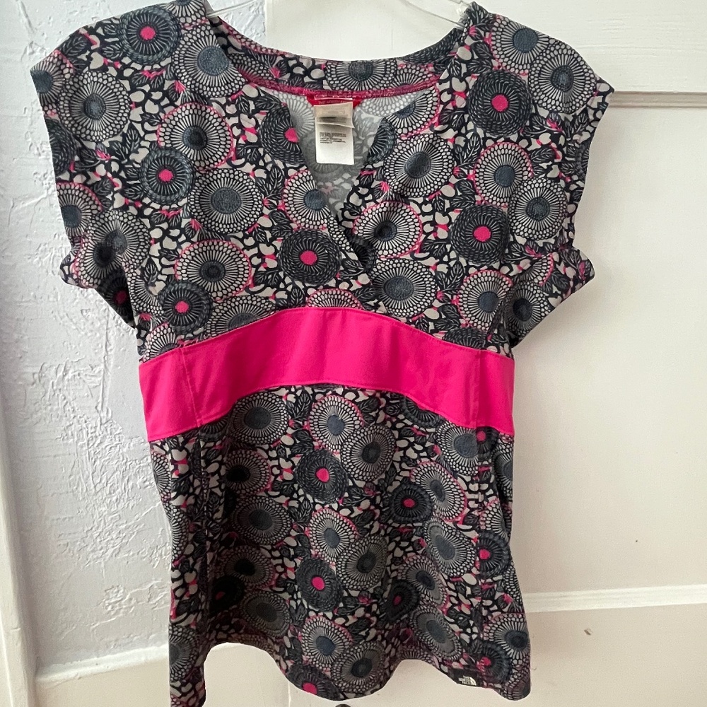 Women’s North Face pink and blue floral v neck performance top empire waist